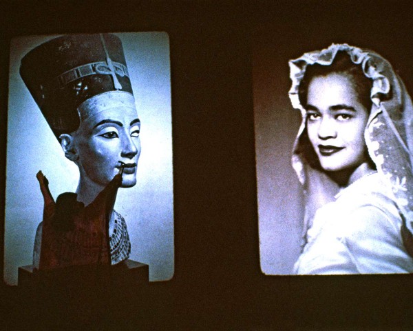 I open your mouth for you, performance Nefertiti/Devonia Evangeline by Lorraine O’Grady.